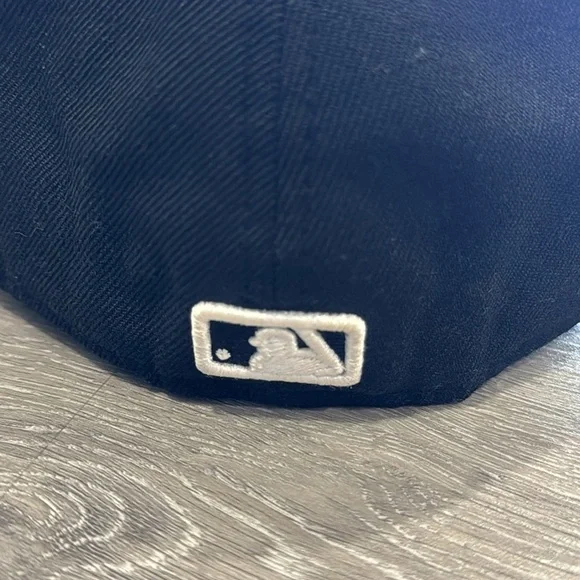 Toronto Blue Jays New Era Fitted Baseball Hat Cap 7 1/8 Black Logo - Picture 5 of 11